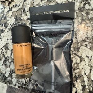 Makeup Used 1 time 30 comes with brand New pump